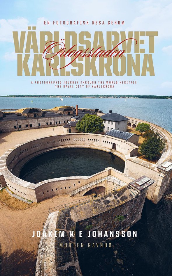 Boken Världsarvet Örlogsstaden Karlskrona av Joakim K E Johansson och Morten Ravnbö. 